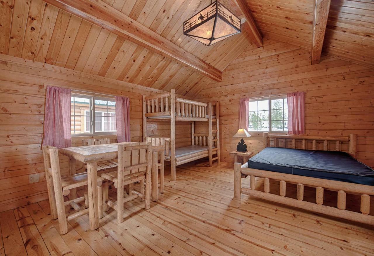Вилла Yellowstone Grizzly Rv Park And Cabins Запад Йеллоустон Экстерьер фото